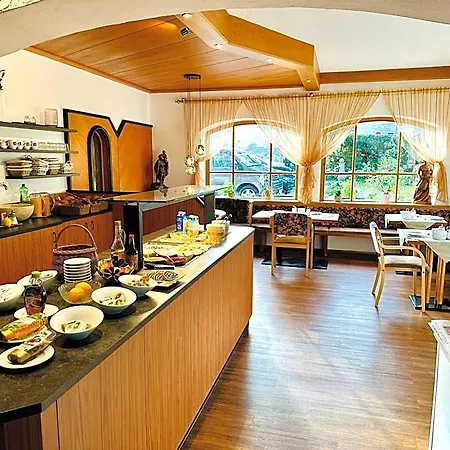 Hotel Sonnenhof - Bed & Breakfast & Appartements Innsbruck