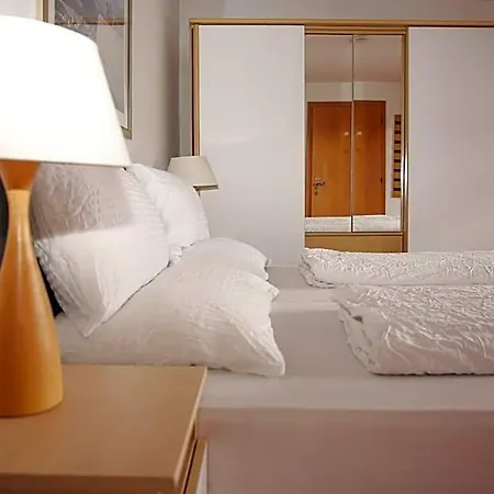 Hotel Sonnenhof - Bed & Breakfast & Appartements Hotel Innsbruck