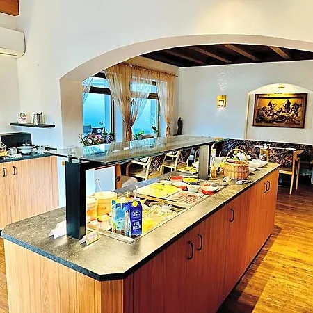 Hotel Sonnenhof - Bed & Breakfast & Appartements 3* Innsbruck