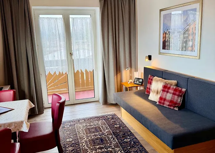 Hotel Sonnenhof - Bed & Breakfast & Appartements Otel İnnsbruck